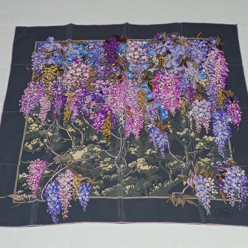 ❤️AMAZING! GUCCI WISTERIA FLORAL 100% SILK PIANO SHAWL SCARF 34X33